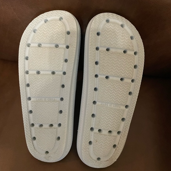 32 Degrees Light Blue Slides, size 7.5-8.5 - Picture 4 of 5